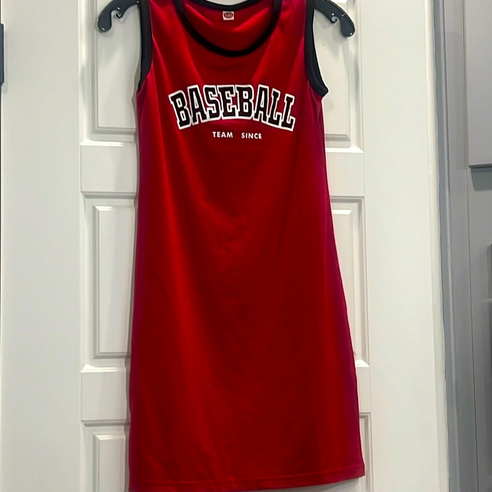 RED WHITE AND BLACK DRESS